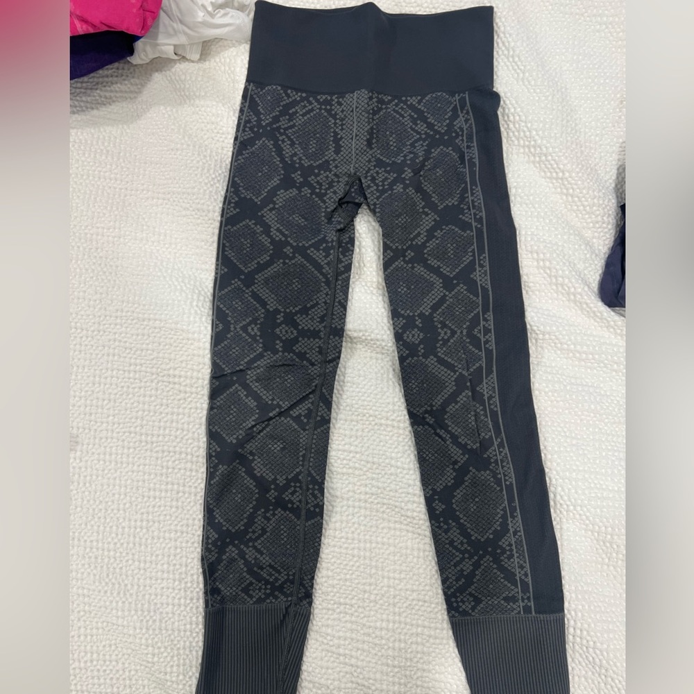 LULULEMON SNAKESKIN SEAMLESS LEGGINGS